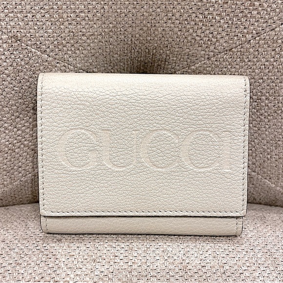 π GUCCI Embossed Logo Trifold Leather Wallet - Picture 1 of 15
